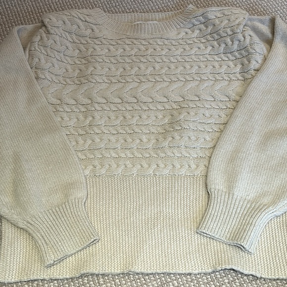 Knit sweater with padded shoulders. - Picture 2 of 5